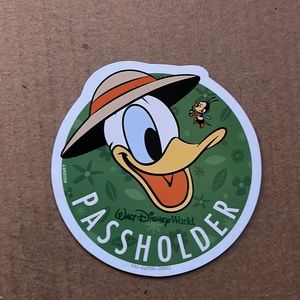 Donald Duck Passholder Magnet